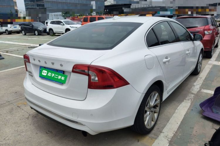 Used Volvo S60 2014 S60L 2.0T Zhiyuan Edition Rear Right 45 Deg