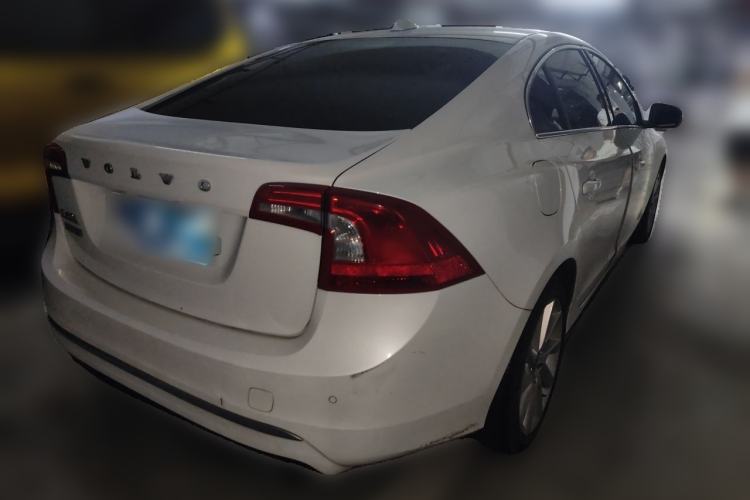 Used Volvo S60 2014 S60L 2.0T Zhiyuan Edition Rear Right 45 Deg