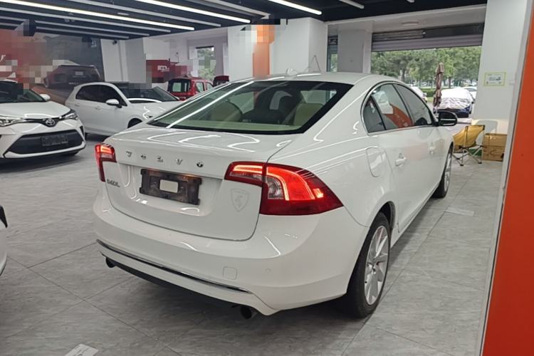 Used Volvo S60 2014 S60L 2.0T Zhiyuan Edition Rear Right 45 Deg