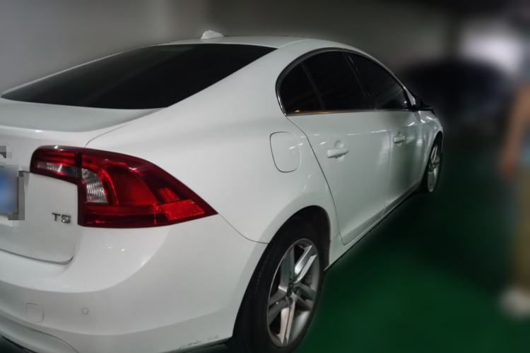 Used Volvo S60 2014 T5 Zhiya Edition Rear Right 45 Deg