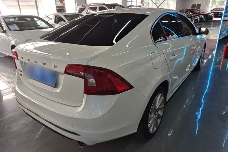 Used Volvo S60 2014 S60L 2.0T Zhiyuan Edition Rear Right 45 Deg
