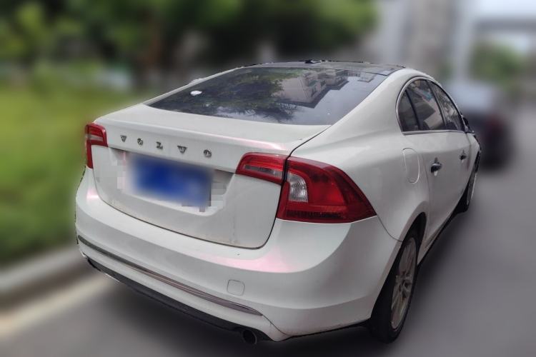 Used Volvo S60 2014 S60L 2.0T Zhiyuan Edition Rear Right 45 Deg