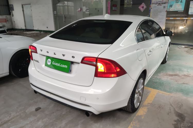 Used Volvo S60 2014 S60L 2.0T Zhiyuan Edition Rear Right 45 Deg