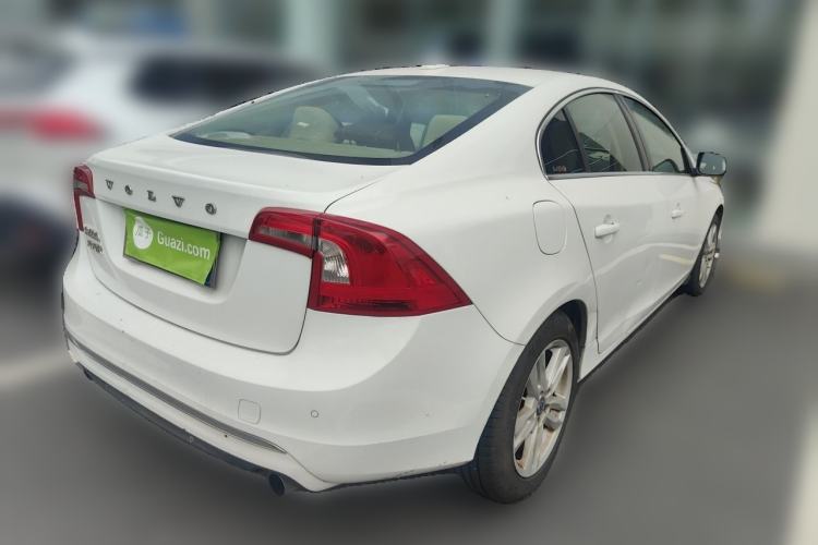 Used Volvo S60 2014 S60L 2.0T Zhiyuan Edition Rear Right 45 Deg