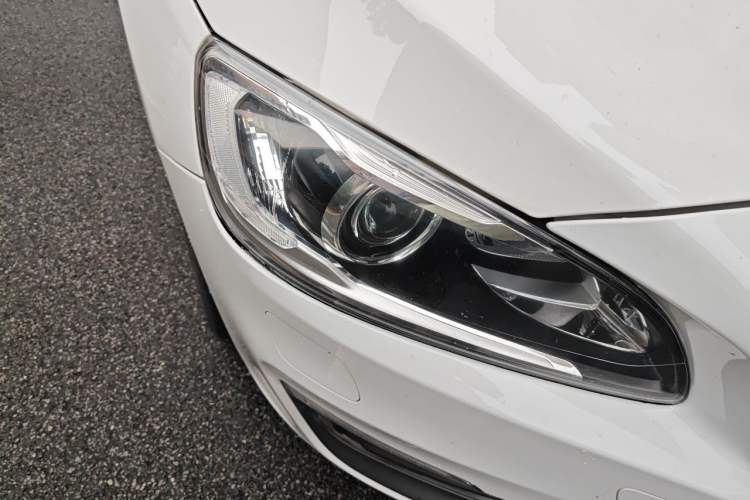 Used Volvo S60 2014 S60L T5 Intelligent Drive Edition Right Front Headlight