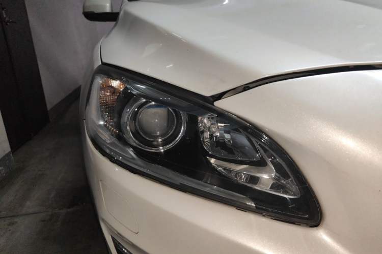 Used Volvo S60 2014 S60L 2.0T Zhiyuan Edition Right Front Headlight