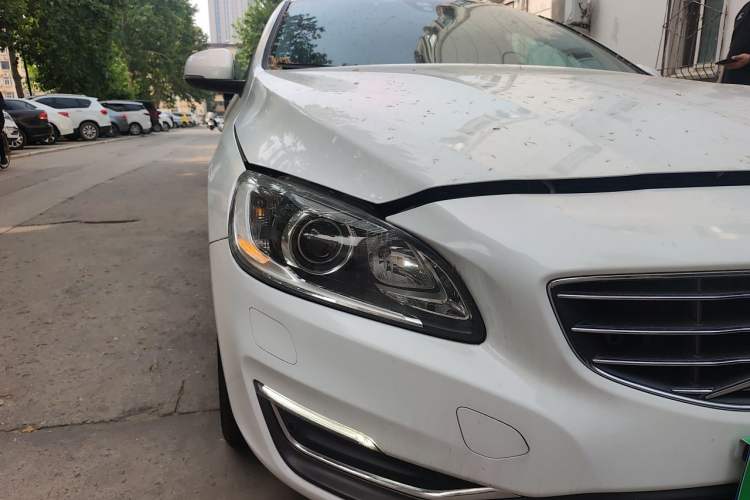 Used Volvo S60 2014 S60L 2.0T Zhiyuan Edition Right Front Headlight