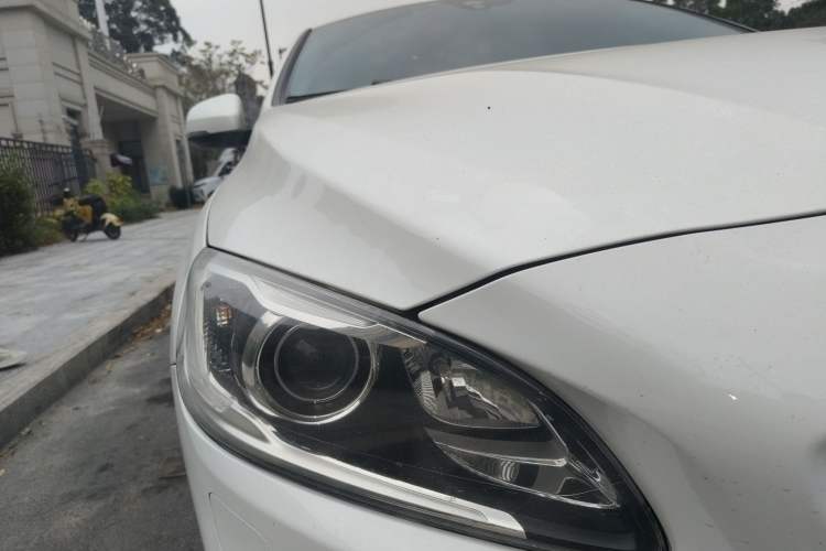 Used Volvo S60 2014 S60L 2.0T Zhiyuan Edition Right Front Headlight