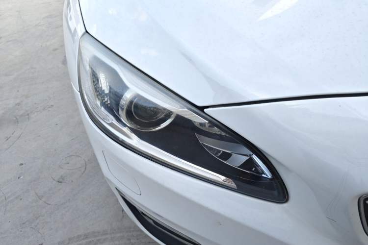 Used Volvo S60 2014 S60L T5 Intelligent Drive Edition Right Front Headlight