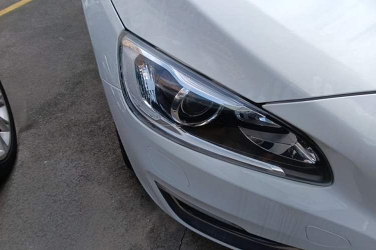 Used Volvo S60 2014 S60L T5 Smart Upgrade Edition Right Front Headlight