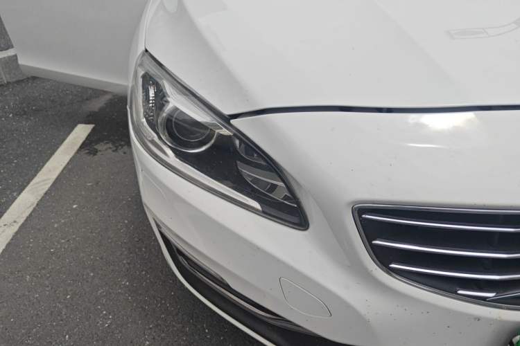 Used Volvo S60 2014 S60L 2.0T Zhiyuan Edition Right Front Headlight