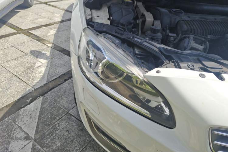 Used Volvo S60 2014 S60L T5 Intelligent Drive Edition Right Front Headlight