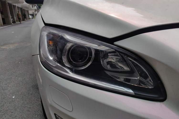 Used Volvo S60 2014 S60L 2.0T Zhiyuan Edition Right Front Headlight