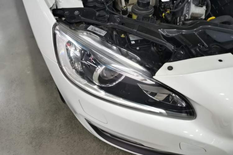 Used Volvo S60 2014 S60L 2.0T Zhiyuan Edition Right Front Headlight
