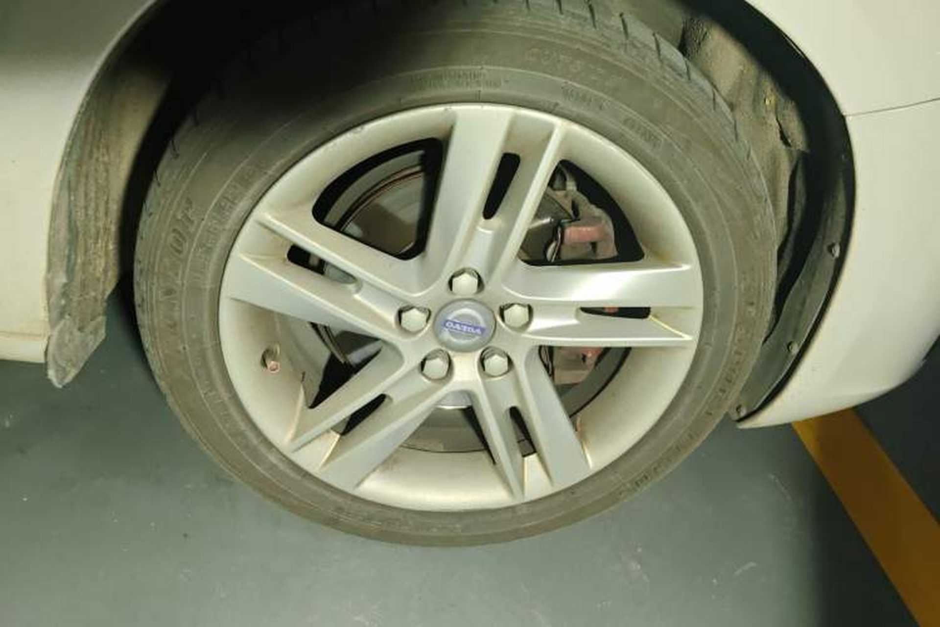 Used Volvo S60 2014 S60L 2.0T Zhiyuan Edition Right Front Wheel Hub