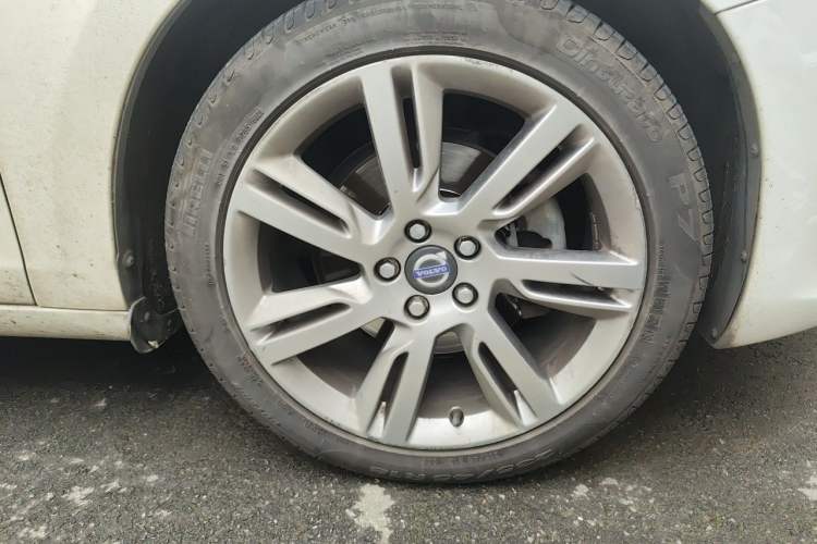 Used Volvo S60 2014 S60L T5 Smart Upgrade Edition Right Front Wheel Hub