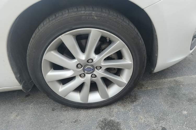 Used Volvo S60 2014 S60L 2.0T Zhiyuan Edition Right Front Wheel Hub