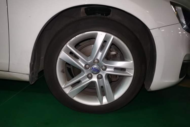 Used Volvo S60 2014 T5 Zhiya Edition Right Front Wheel Hub