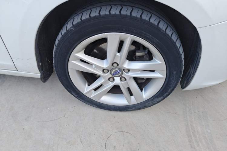 Used Volvo S60 2014 S60L T5 Intelligent Drive Edition Right Front Wheel Hub