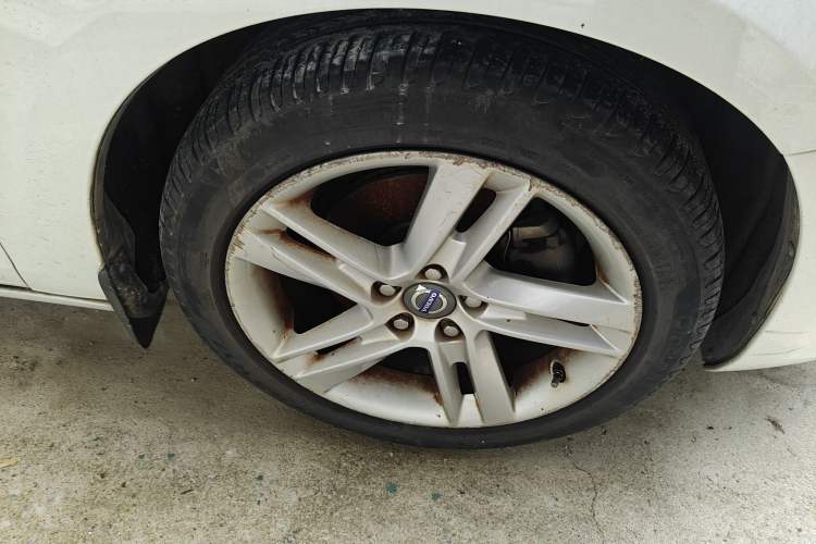 Used Volvo S60 2014 S60L T5 Intelligent Drive Edition Right Front Wheel Hub