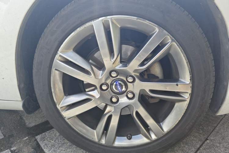 Used Volvo S60 2014 S60L T5 Intelligent Drive Edition Right Front Wheel Hub