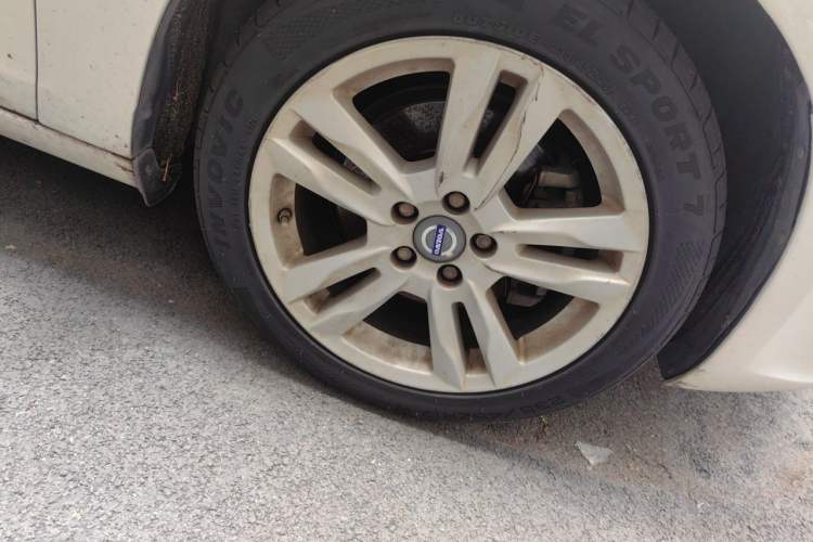 Used Volvo S60 2014 S60L 2.0T Zhiyuan Edition Right Front Wheel Hub