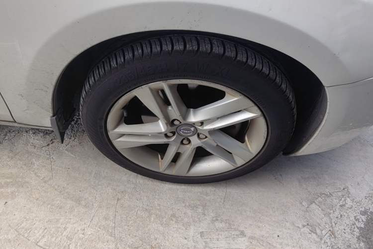 Used Volvo S60 2014 S60L T5 Intelligent Drive Edition Right Front Wheel Hub