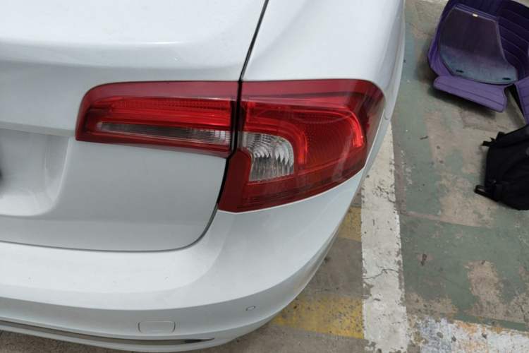Used Volvo S60 2014 S60L 2.0T Zhiyuan Edition Right Rear Taillight