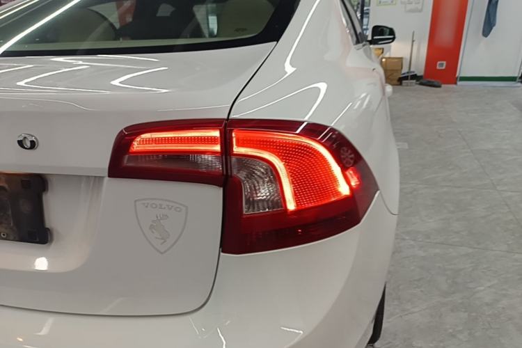 Used Volvo S60 2014 S60L 2.0T Zhiyuan Edition Right Rear Taillight