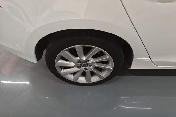 Used Volvo S60 2014 S60L 2.0T Zhiyuan Edition Right Rear Wheel Hub