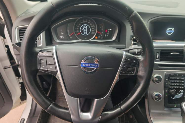Used Volvo S60 2014 S60L 2.0T Zhiyuan Edition Steering Wheel