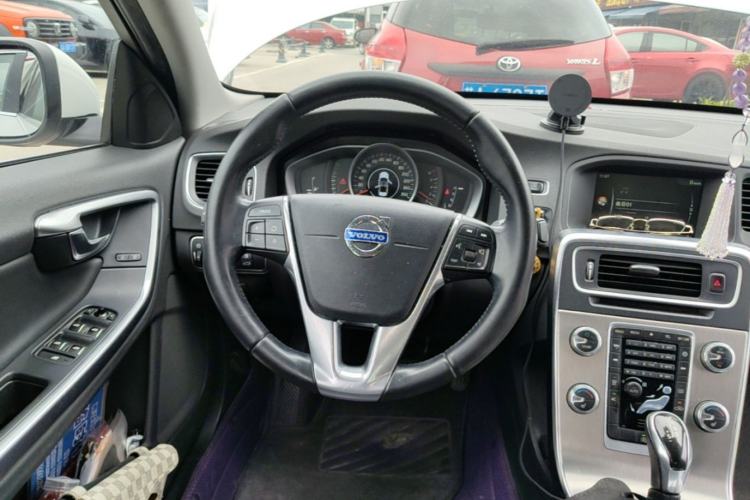 Used Volvo S60 2014 S60L 2.0T Zhiyuan Edition Steering Wheel