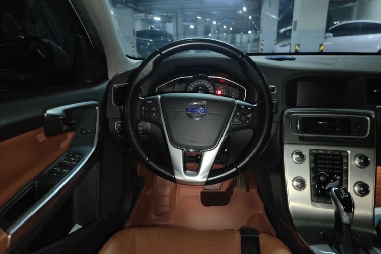 Used Volvo S60 2014 S60L 2.0T Zhiyuan Edition Steering Wheel