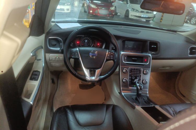 Used Volvo S60 2014 S60L 2.0T Zhiyuan Edition Steering Wheel
