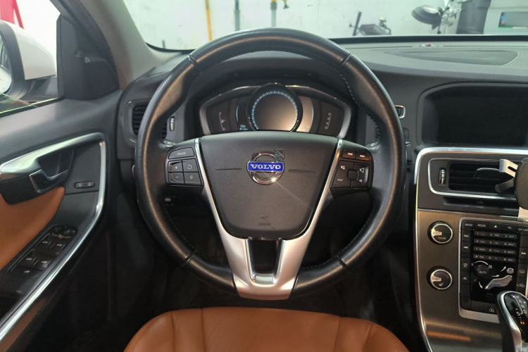 Used Volvo S60 2014 S60L T5 Intelligent Drive Edition Steering Wheel