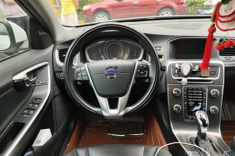 Used Volvo S60 2014 S60L T5 Smart Upgrade Edition Steering Wheel