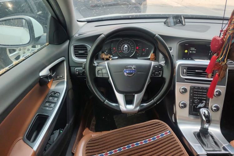 Used Volvo S60 2014 S60L 2.0T Zhiyuan Edition Steering Wheel