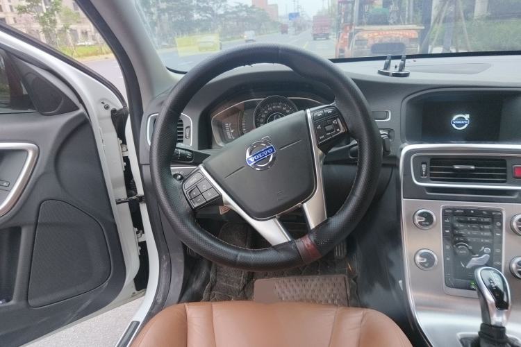 Used Volvo S60 2014 S60L 2.0T Zhiyuan Edition Steering Wheel