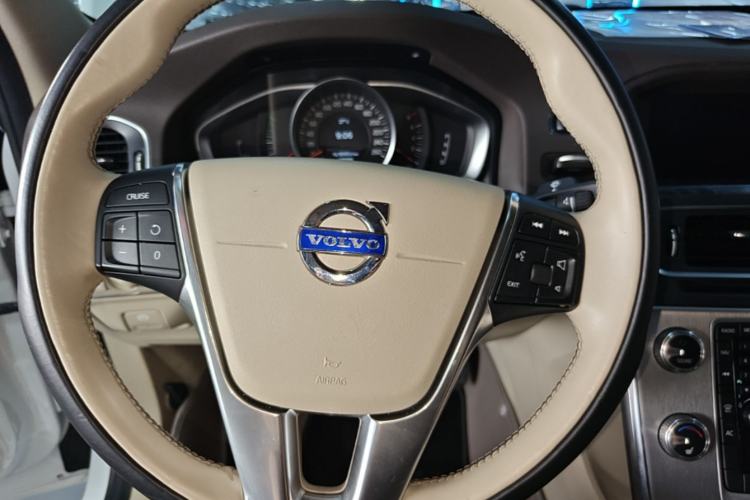 Used Volvo S60 2014 S60L 2.0T Zhiyuan Edition Steering Wheel