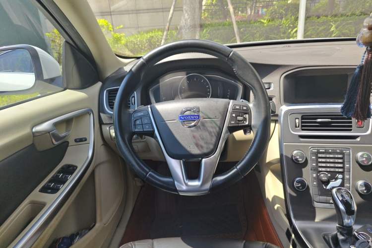 Used Volvo S60 2014 S60L T5 Intelligent Drive Edition Steering Wheel