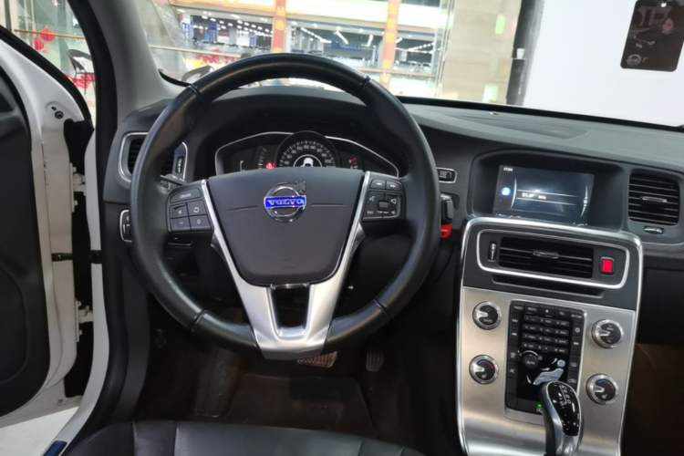 Used Volvo S60 2014 S60L 2.0T Zhiyuan Edition Steering Wheel