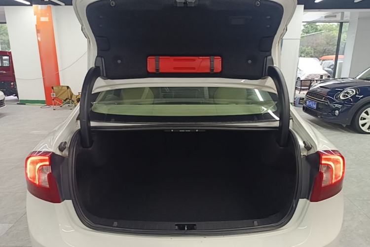 Used Volvo S60 2014 S60L 2.0T Zhiyuan Edition Trunk
