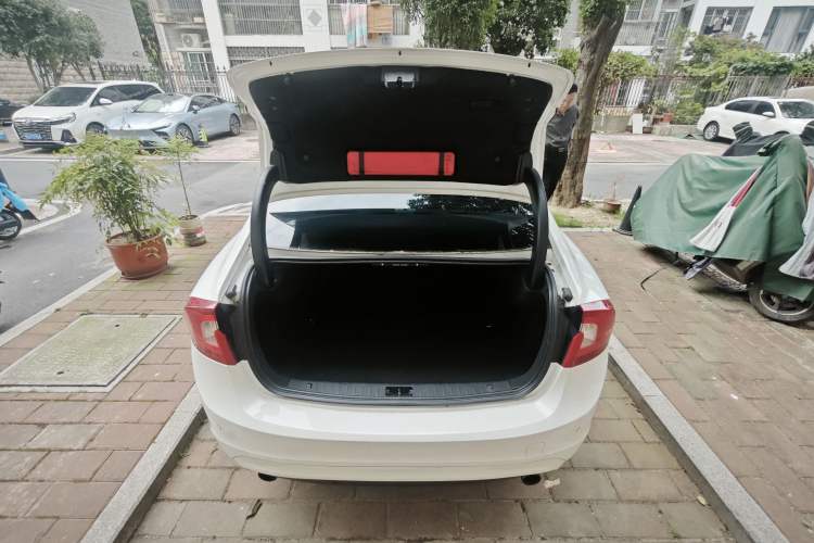 Used Volvo S60 2014 T5 Zhiyi Edition Trunk