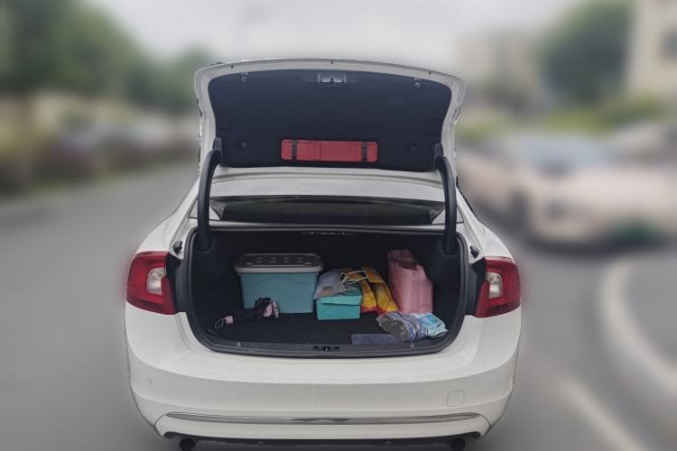 Used Volvo S60 2014 S60L 2.0T Zhiyuan Edition Trunk