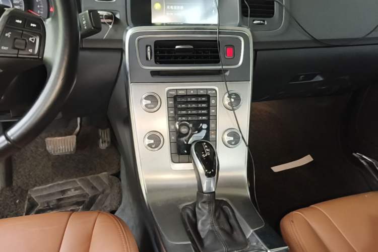 Used Volvo S60 2014 S60L 2.0T Zhiyuan Edition Audio And AC Panel
