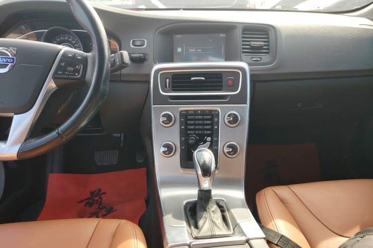 Used Volvo S60 2014 S60L 2.0T Zhiyuan Edition Audio And AC Panel