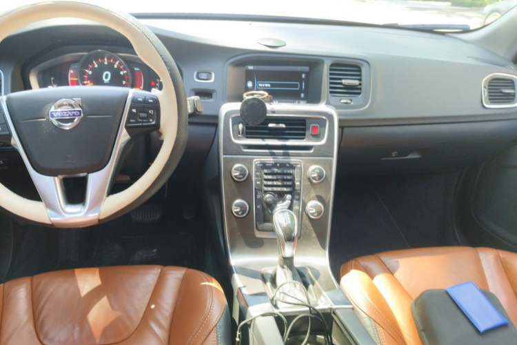Used Volvo S60 2014 T5 Zhiya Edition Audio And AC Panel