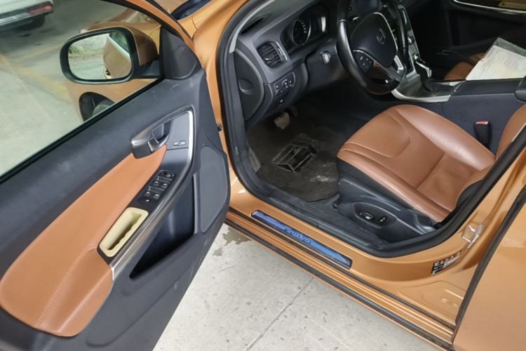 Used Volvo S60 2014 S60L 2.0T Zhiyuan Edition Driver Seat