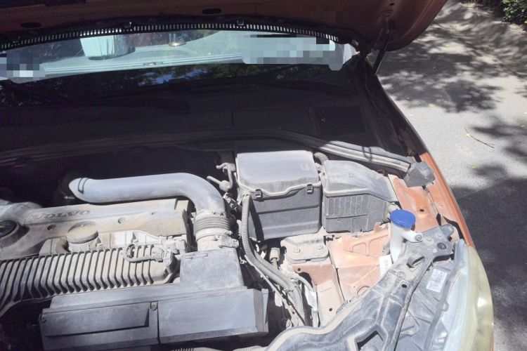 Used Volvo S60 2014 S60L 2.0T Zhiyuan Edition Engine Bay Left