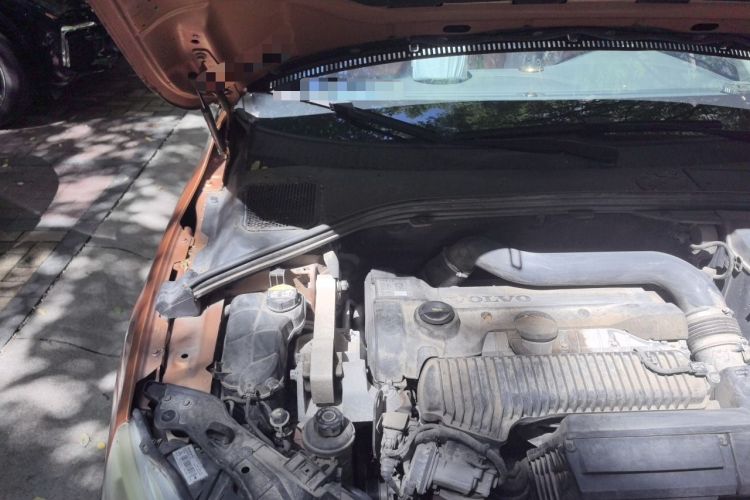 Used Volvo S60 2014 S60L 2.0T Zhiyuan Edition Engine Bay Right